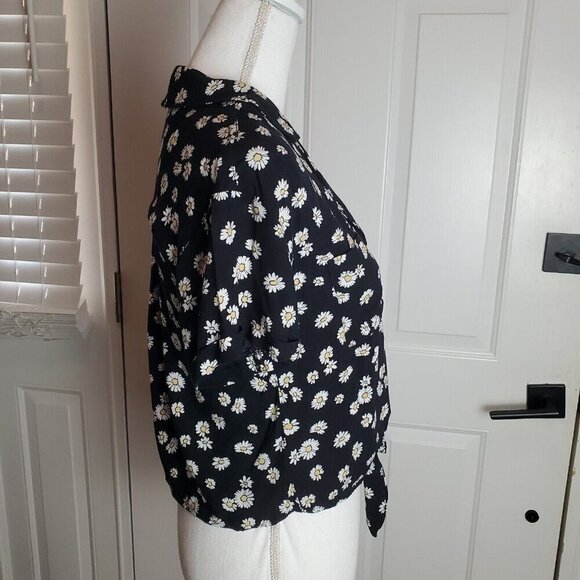 Hollister Cropped Button Up Shirt XS/S Black Tie Front Floral Festival Daisy‎ - Picture 4 of 10
